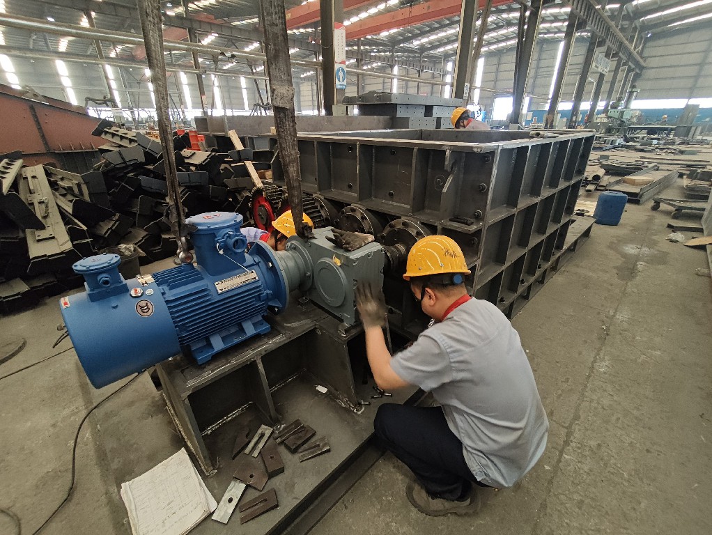 Final assembly and dynamic balancing of large coal crusher for Thai client