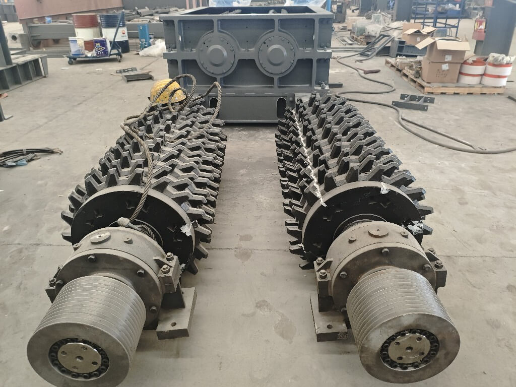 Toothed Rolls of a Double Roll Crusher